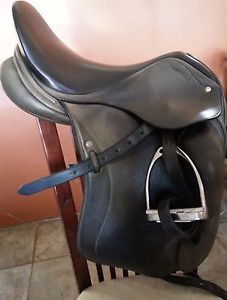 Link Schleese Monoflap Dressage Saddle 17”