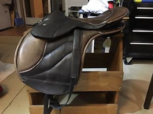 Sensation Treeless Saddle