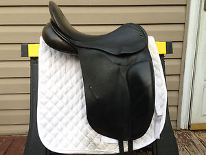 County Connection Dressage Saddle 17.5