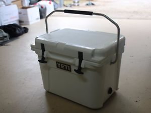 YETI Roadie 20 Polyethylene Cooler 20.8 qt. WHITE