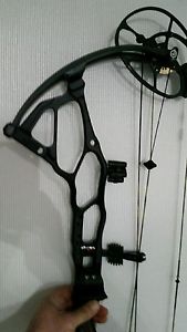 Bowtech BTX 31 30" Draw 70LB black brand new compound bow