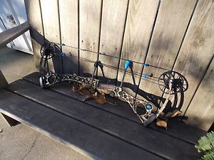 Mathews No Cam HRT Bow 26" 70# Lost Camo RH w/ Blue Dampeners,Silencers, peep