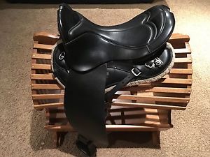 Prestige Trekker RR Endurance Saddle with extras premium saddle pad & girth