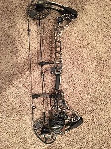 Mathews Lost Camo Halon 6 28"/70# Right Hand w/New Mathews Web HD Quiver