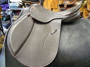 Courbette Magic Special Deluxe Close Contact Saddle 16.5" medium flex tree