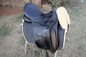 17.5" County Perfection Dressage Saddle M/W Bull Leather