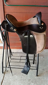 Parelli Hybrid CRUISER Endurance Trail  Saddle    16"