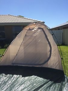 Diamantina 3 man pop up tent - Only used 3 times