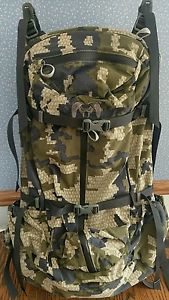 KUIU backpack 1850cu. Full kit