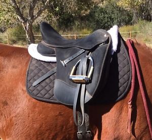 Wintec Pro Black 17" English Saddle EasyChange gullet system (comes with extras)
