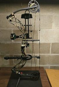 bowtech carbon icon RH 60-70lb camo