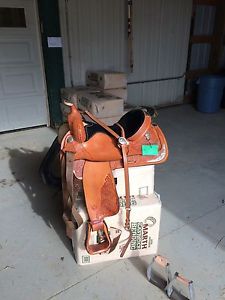 16" Circle Y Show saddle with matching breastcollar and bridle FQHB