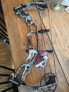 Hoyt Carbon Spyder FX Right Hand 60 lb 27-29"