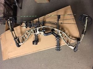 HOYT 2016 POWERMAX PKG 3-pin Realtree Camo Compound Bow Display Model