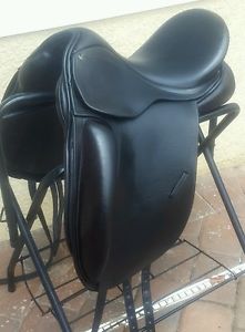 Beautiful County Fusion Dressage Saddle Size 16.5" Black short flap narrow tree