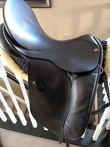 Windsor Elite  Dressage Saddle - 17in Seat - Wide Tree - Excellent Condition