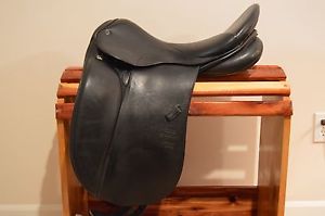 18"/29cm Stubben Genesis Deluxe Dressage Saddle with Biomex Seat