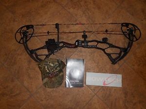 New Bowtech BTX  right hand  black  50-60#  27-31"
