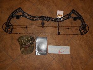 New Bowtech Boss  50-60#  26.5-32" draw right hand Kryptek Typhon
