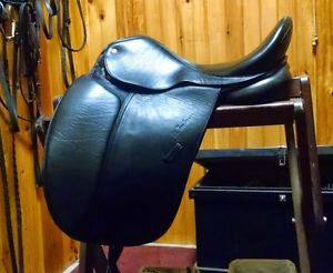 Lovely 17'' M. Toulouse Aachen Dressage Saddle