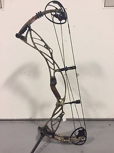 NIB 2016 Hoyt Defiant Turbo Realtree Xtra Camo Right Hand