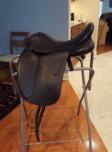 Toulouse Aachen Dressage Saddle w Genesis adjustable tree, 18 inch