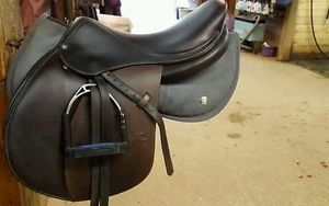 Voltaire Palm Beach Saddle 17.5 3AA  + VOLTAIRE  leathers + VOLTAIRE SADDLE PAD