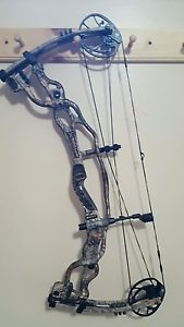 Hoyt Carbon Spyder 30 RH 28.5" DL New
