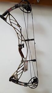 HOYT  DEFIANT TURBO 2016 "BRAND NEW"