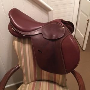 saddle english Collegiate Close Contact Convertible 17.5