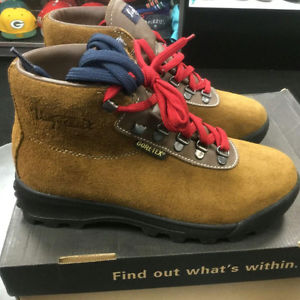 VASQUE GORETEX HIKING BOOT SZ 7 $125.00