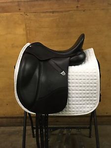 PERFECT Bates Isabell 16.5" Black Leather Dressage Saddle w Easy Change & CAIR
