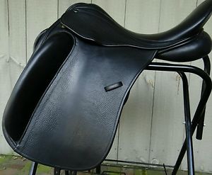 County Perfection dressage saddle 17.5