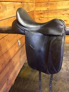 Custom Saddlery 18 Inch Dressage Saddle 18"
