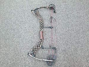Mathews Helim Right Handed 29" 60-70 LB Bow Lost Camo