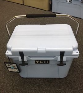 YETI ROADIE 20 TUNDRA COOLER BLUE