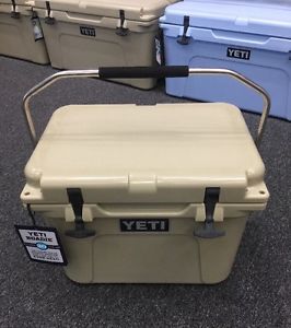 YETI ROADIE 20 TUNDRA COOLER TAN