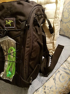 Arc'teryx LEAF Khard 30 Pack Black - Zombie Green