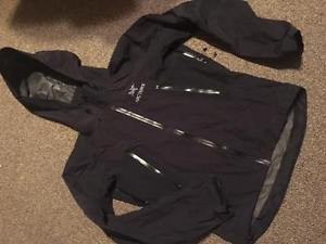 Arc'teryx Beta LT Hybrid Gortex Jacket - Men's Small ~ $349.00 Black Waterproof