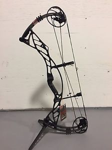 New 2016 Hoyt Defiant Blackout Right Handed