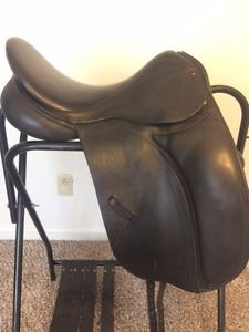 County Saddlery Connection Black 17" English Equestrian Saddle