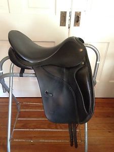 Centaur Saddlery- Micheal Stokes- Dressage Saddle- 17"- Extra Wide