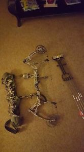 BEAR ARCHERY METHOD COMPOUND BOW RH 60LB/26.5-31 plus accessories