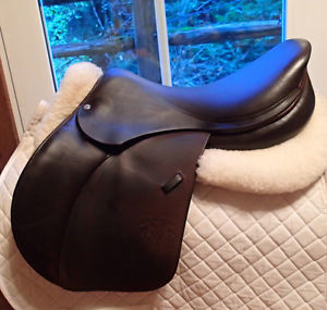 18" Voltaire Palm Beach Saddle - 2010 - 2 Flaps - 4.5" dot to dot