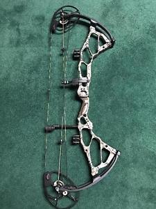 Bowtech BTX 31 Compound Bow Mossy Oak Break Up Country