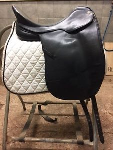 Sommer Lars FelxtraEQ Dressage Saddle 17.5" Medium FREE SHIPPING