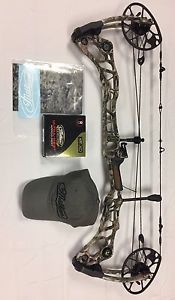 Mathews Halon 32 6" RH 70lb Lost XD Camo & Mathews Ultra-Rest Lost XD Camo