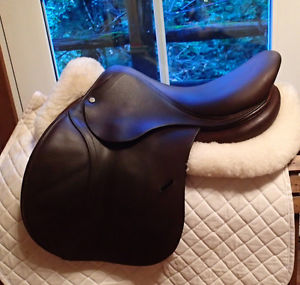 17" Antares Hampton Classic Saddle - 2011 - 2L Flaps - 4.5" dot to dot