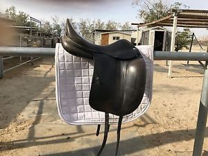Amerigo Dressage Saddle.  Great Christmas Present. 17 1/2  Med Wide Tree