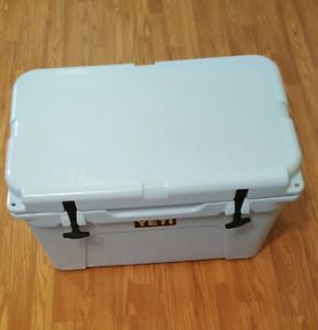 YETI Tundra 45 Quart cooler Ice Blue